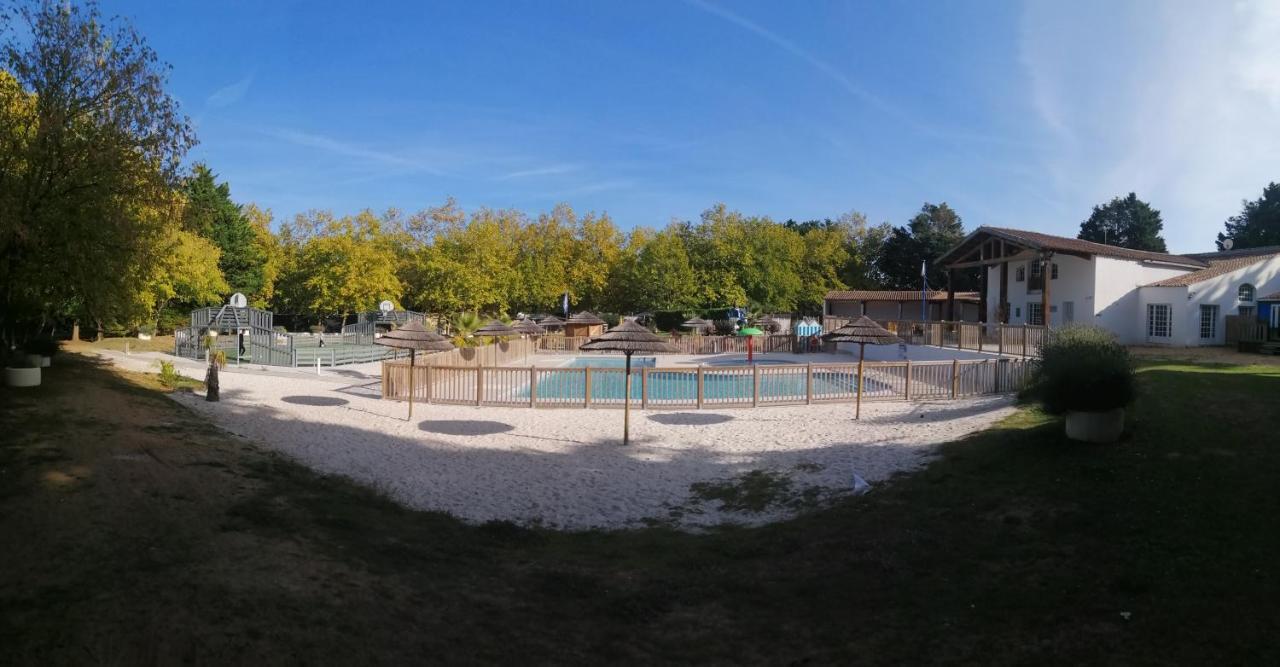 Camping Les Maraises Saint-Martin-de-Ré Exteriör bild